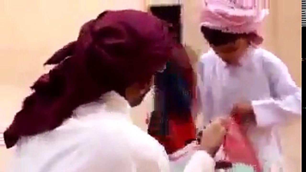 عید سے پہلے یہ ویڈیو دیکھنا لازمی ھے ، اس ویڈیو کو خود بھی دیکھیں اور شئیر کر کے دوسروں کو بھی دیکھا دیں ،،