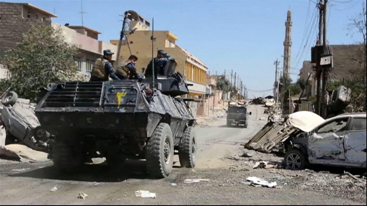 Iraqi forces advance on last ISIL-held district outside Mosul's old city