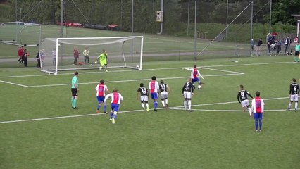 Ce gardien de but casse la jambe de son adversaire et s'en veut terriblement