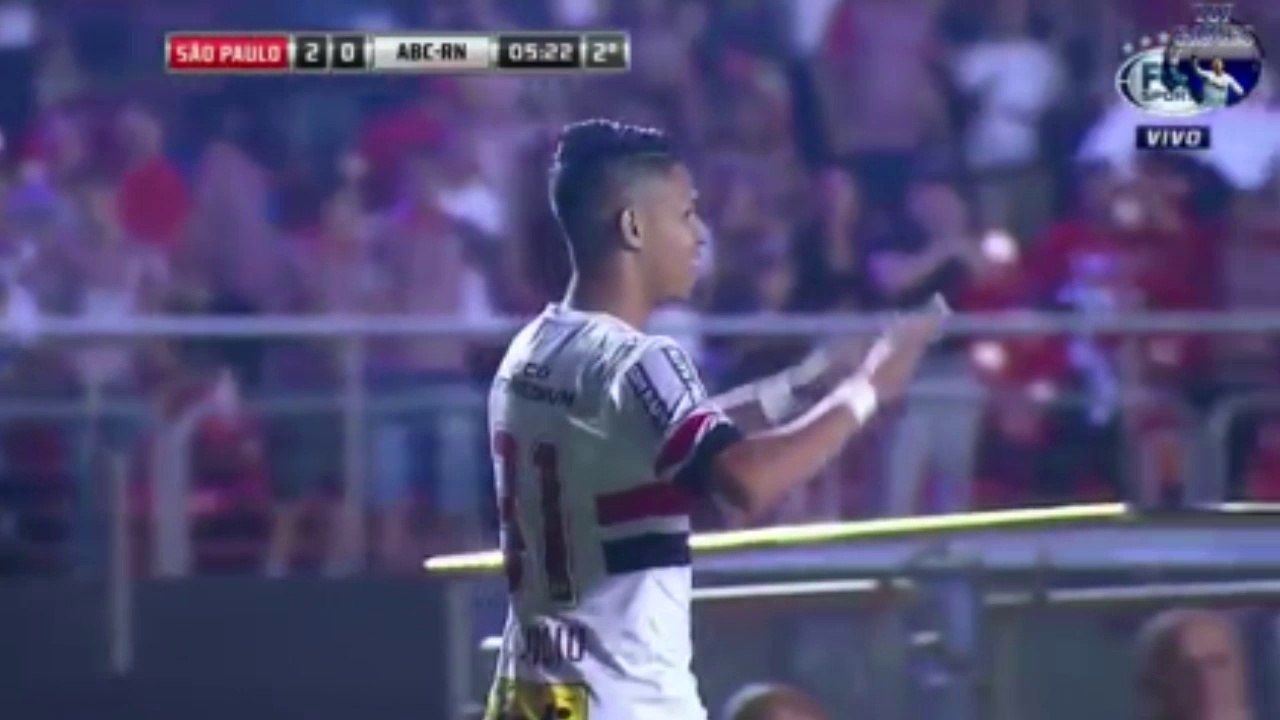 Le but plein de sang-froid de Luiz Araujo