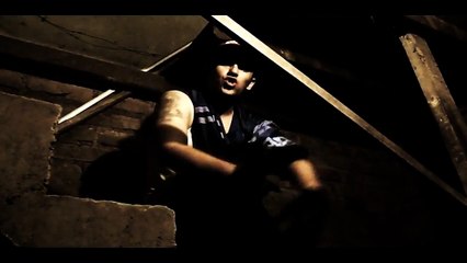 Music video for La Familia (Kabster assault only) ft. García 9-38, Mantra, Kool MC & Villanos Ink (En la versión del CD) performed by Kabster.