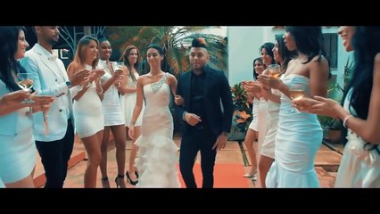 Music video for Paxupe (Video Oficial) performed by Chacal y Yakarta.