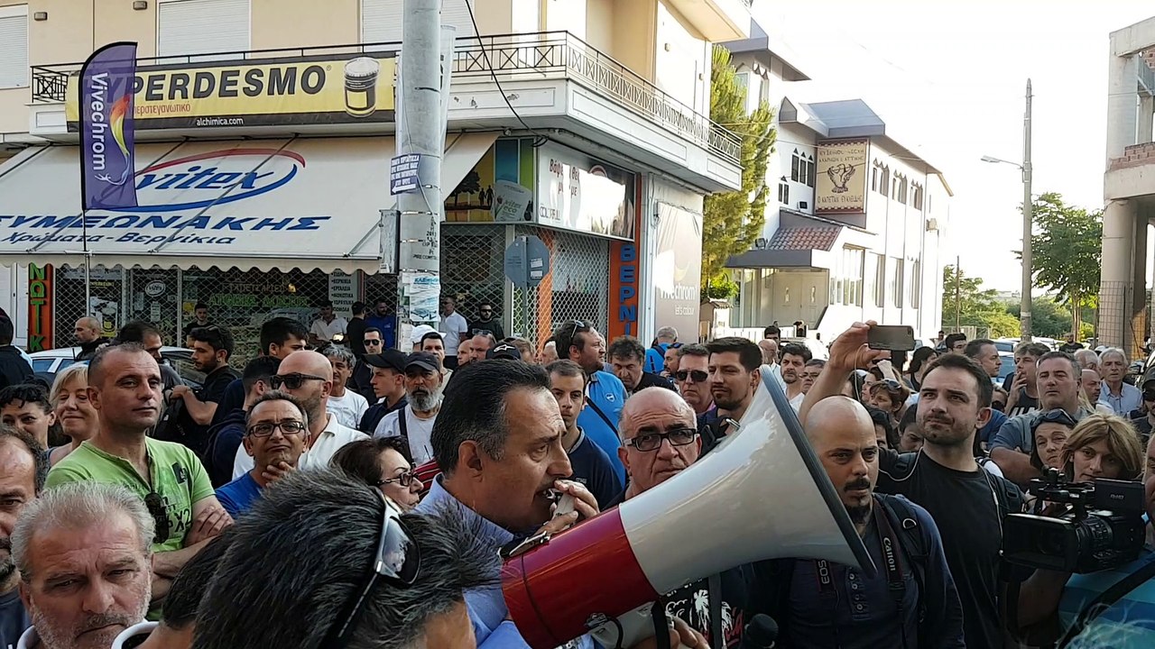 Πορεία πολιτών στο Μενίδι και δηλώσεις δημάρχου