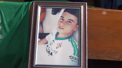 Yıldırım Isabet Etmesi Sonucu Ölen Amatör Futbolcu Toprağa Verildi