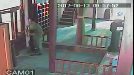 Camide Vantilatör Hırsızlığı Kamerada