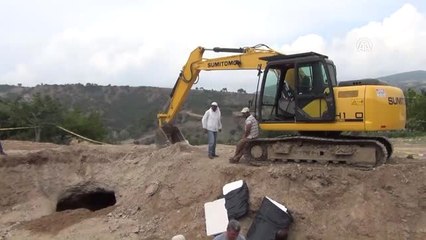 Hatay'da Temel Kazısında Lahit ve Küp Bulunması