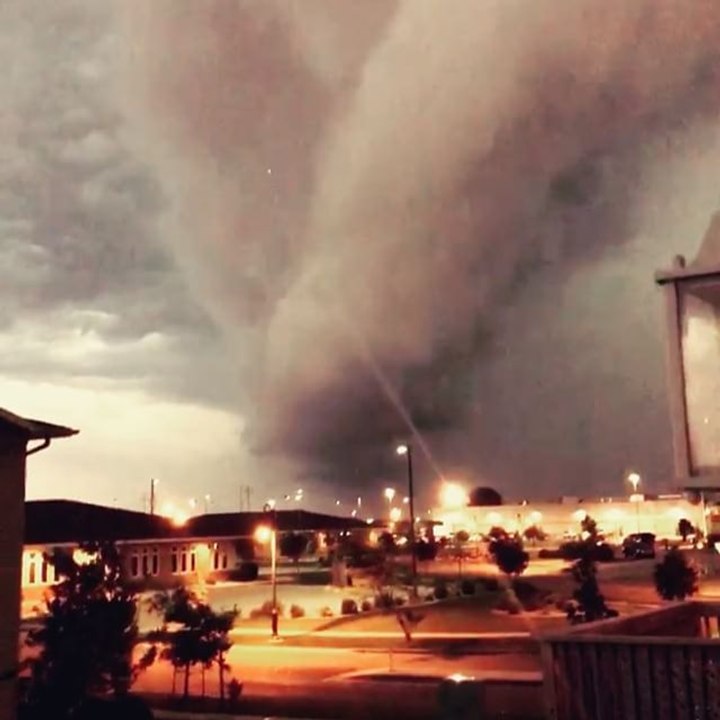 Severe Storm Brings Huge Shelf Cloud to Fargo
