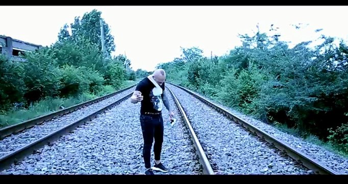 Dani Mocanu & Nicolae Guta - Pun pariu ca te gandesti la impacare ( Oficial Video ) 2017