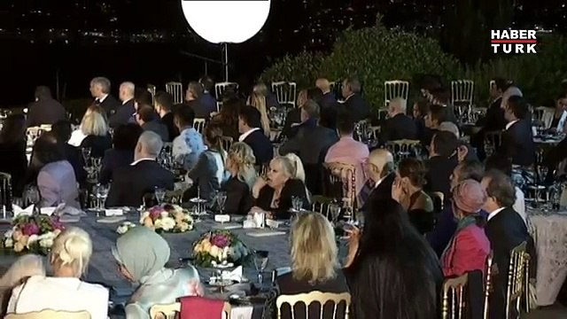 Cumhurbaşkanı Erdoğan sporcu ve sanatçılara iftar verdi