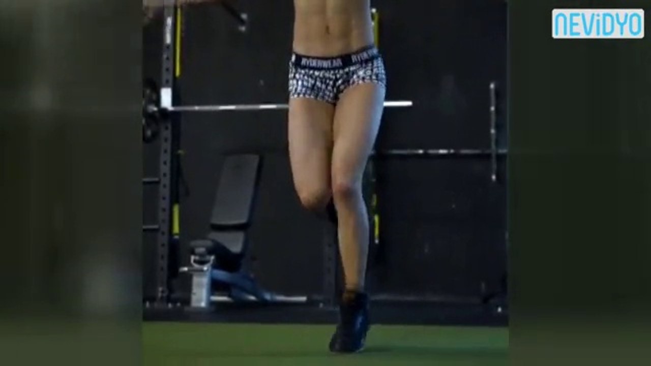 Anllela Sagra fiziğiyle nefes kesiyor