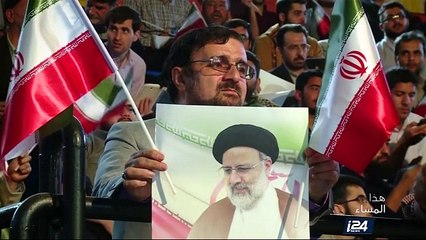 خلافات في الهرم القيادي في إيران خامنئي يهدد بعزل روحاني