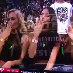 ATRAS DE UM BEIJO...