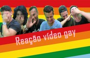 Reação Dos Amigos Héteros vendo filme adulto gay (mijo) 18 