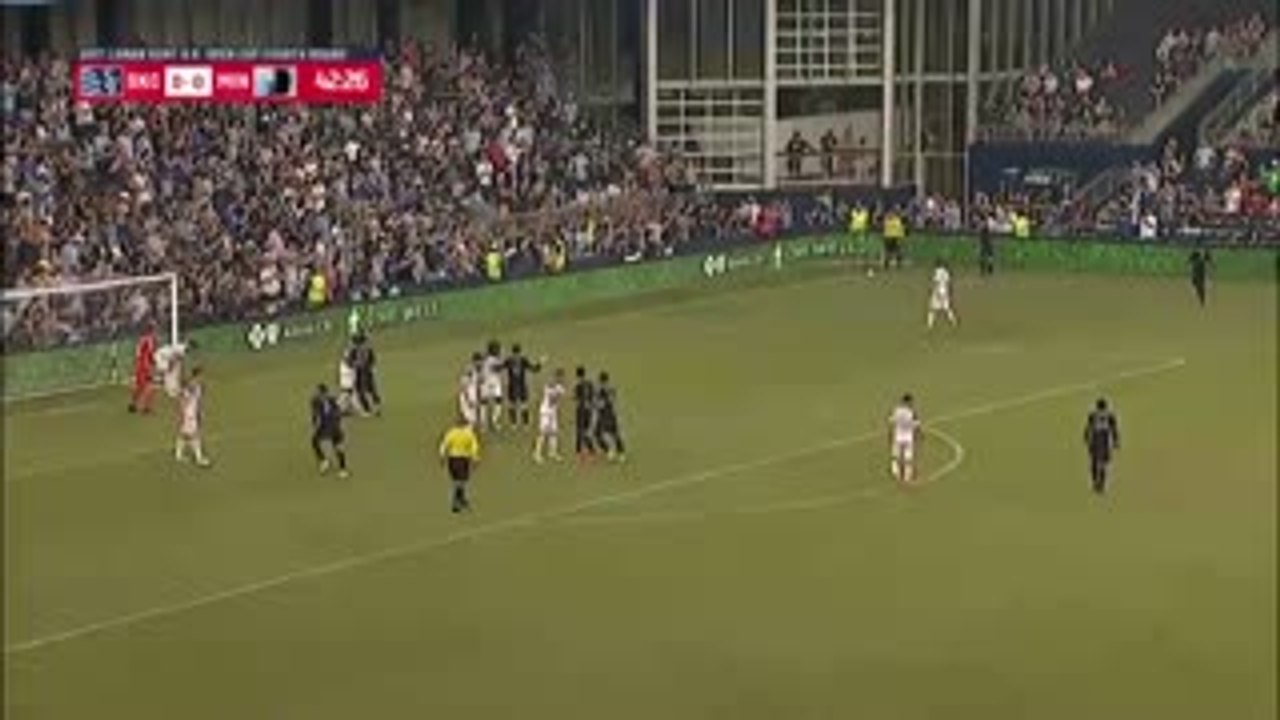 Ike Opara opens the scoring for Sporting KC