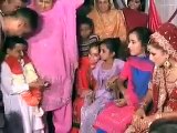 پاکستانی چھوٹے میاں کی محبت کی شادی کی وڈیو دیکھیں۔