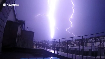 Lightning strike hits British Airways i360 Tower in Brighton
