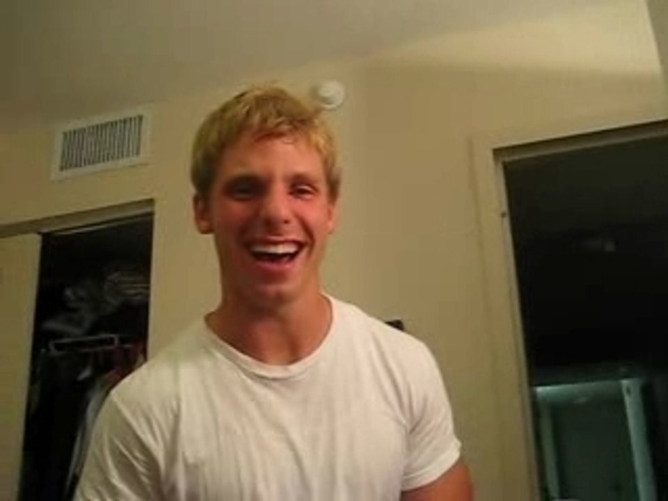 Mike learns French language ...