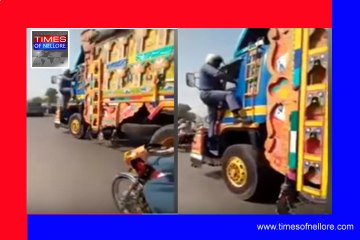 Brave Pakistani officer risks life to catch