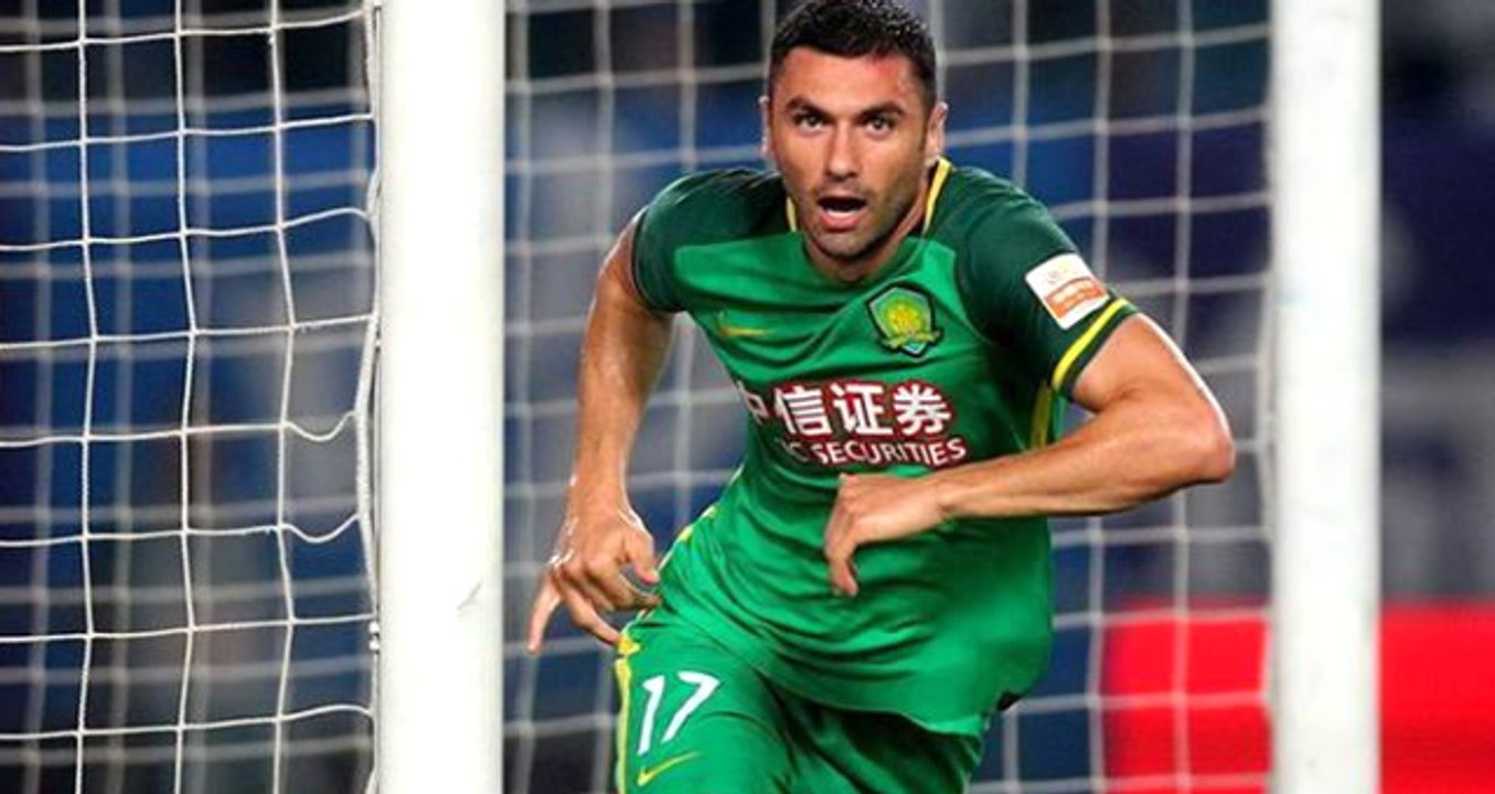 Beşiktaşlı Taraftarlar, Fenerbahçe Maçında "Hırsız Burak Yılmaz" Diye Bağırdı