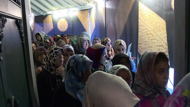 Istanbul: les musulmans viennent voir le manteau du prophète