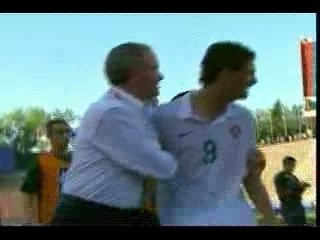 Zequinha tira o cartão vermelho ao arbitro!!!!