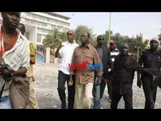 Il était une fois… Moustapha NIASSE marchait devant l’Assemblée nationale avec une énorme pierre