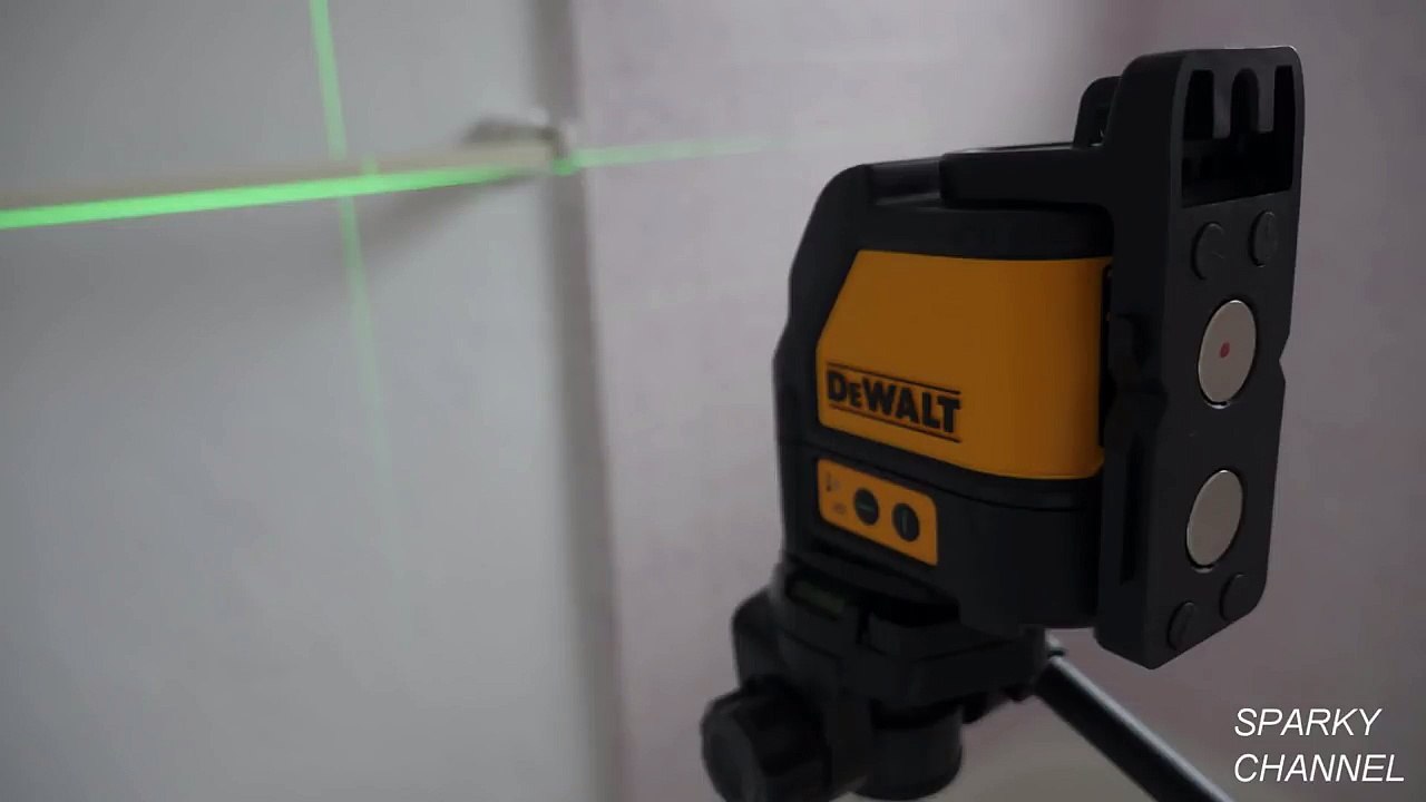 DeWalt DW088CG Green Cross Line Laser Review and Demonstrati