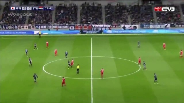 Le gardien qui relance le ballon... du poing !