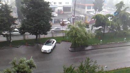 İstanbul'da Sağanak Yağış Etkili Oluyor