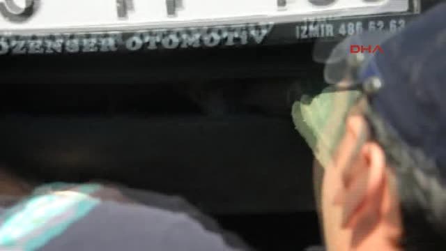 Manisa Otomobilin Radyatör Bölümüne Giren Kediyi Itfaiye Kurtardı