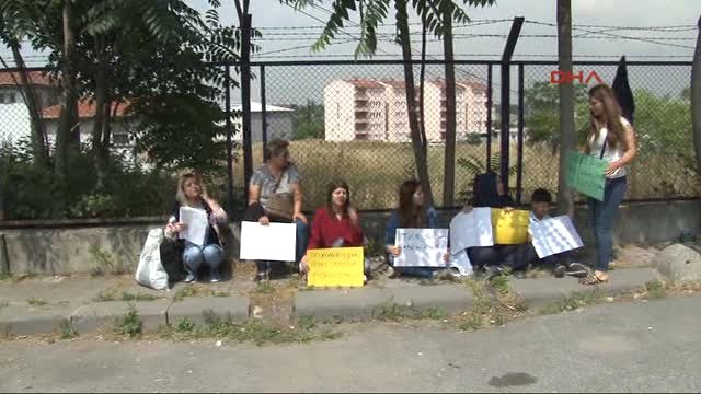 Metris Önünde Erken Yaşta Evlilik Mağdurlarından Eylem