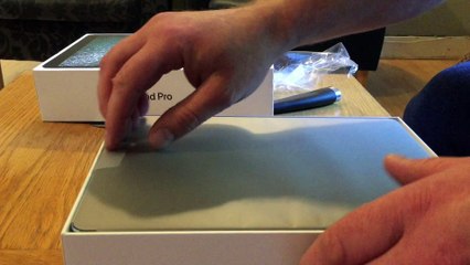 Unboxing of 10.5 iPad Pro with geek bench test