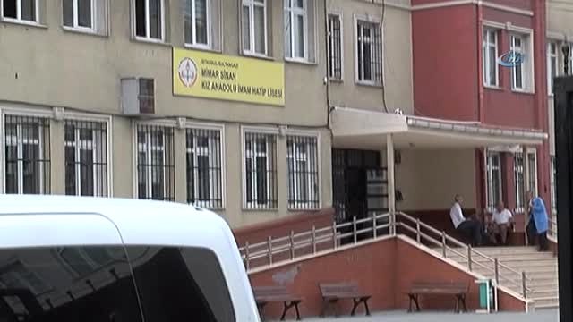Sultangazi 50. Yıl Mahallesi Mimar Sinan Anadolu İmam Hatip Lisesi Önünde Servisçiler Arasında...