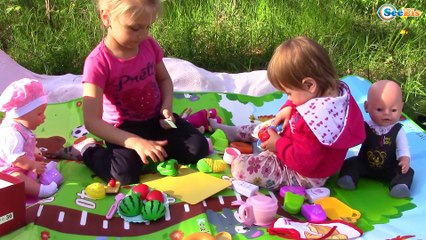 How the Baby Born Dolls in nature walk | Куклы Беби Бон и маленькие девочки Арина и Ярослава