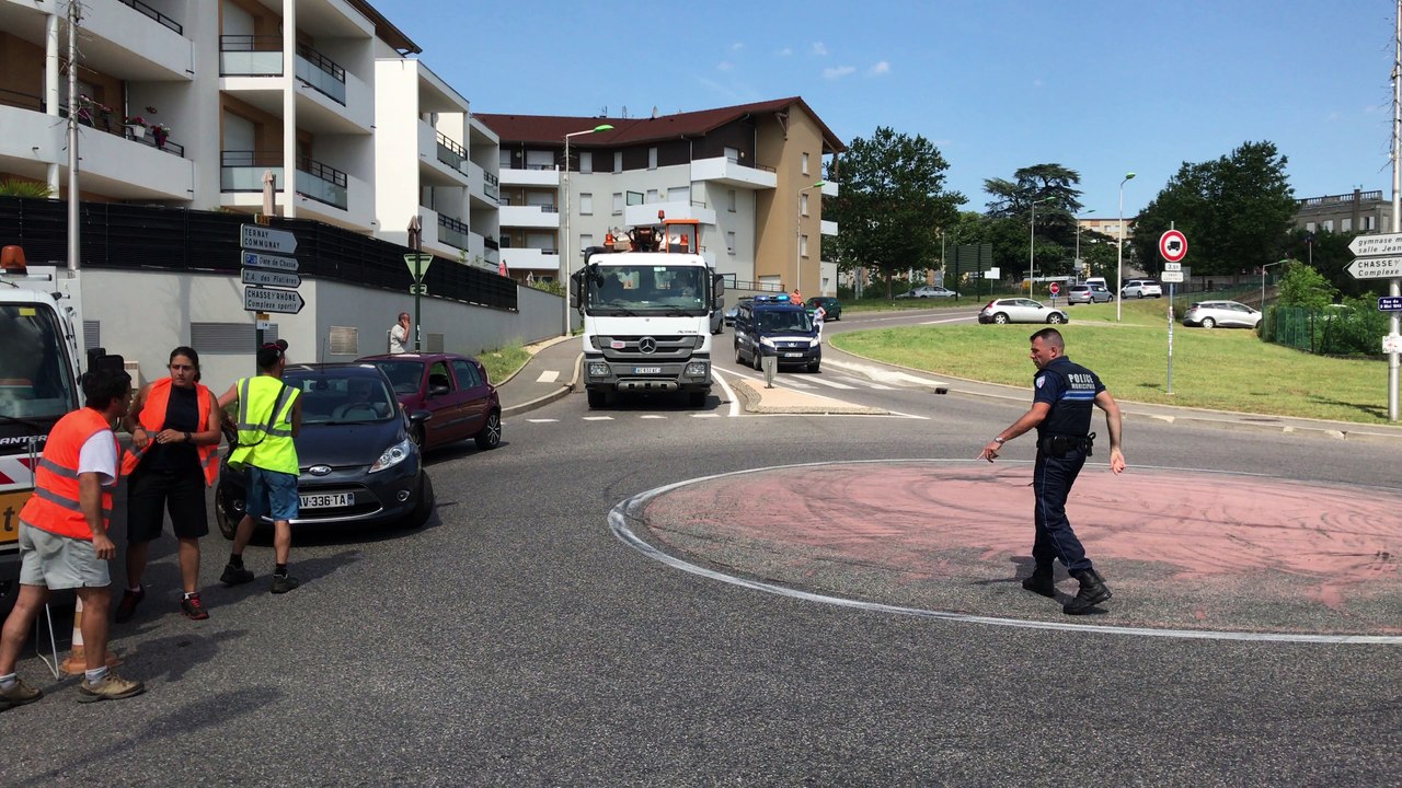 Chasse-sur-Rhône : une voiture remplie de bouteilles de gaz près d'un site Seveso