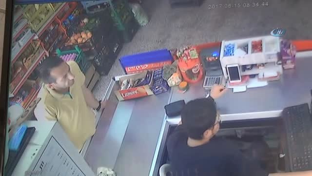 Kasiyerin Cep Telefonunu Saniyeler İçinde Böyle Çaldı