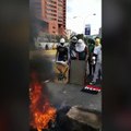 Venezolanos queman bandera del 26 de julio