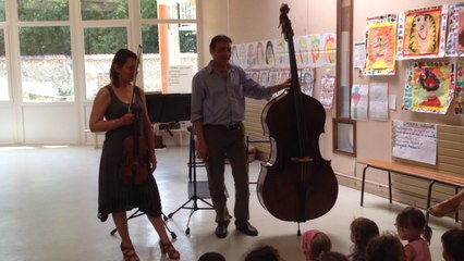 Violon et contrebasse à l'école