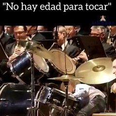 Criança Tocando Bateria