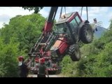 San Pellegrino di Norcia (PG) - Trattore fuori strada, recuperato dai Vigili del Fuoco (15.06.17)