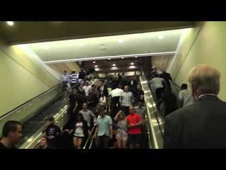 fans stampede after fight EsNews