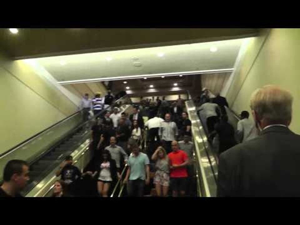 fans stampede after fight EsNews