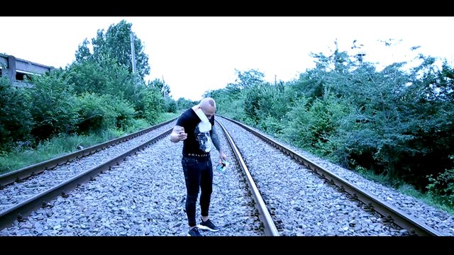 Dani Mocanu & Nicolae Guta - Pun pariu ca te gandesti la impacare ( Oficial Video )