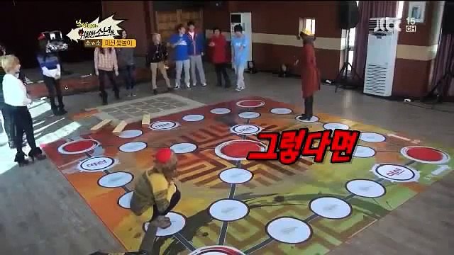 120219 SNSD - Funny cut, Yuri piggybacks Hyoyeon!