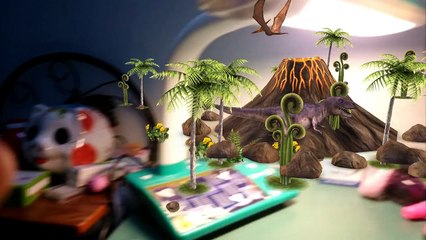Dinosaur appear on table - Khủng long bất ngờ xuất hiện góc học tập