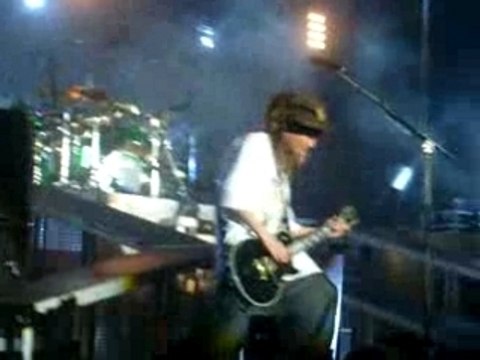 Tokio Hotel Paris Bercy 16 Oct 2007 Tom qui chante.By Rym