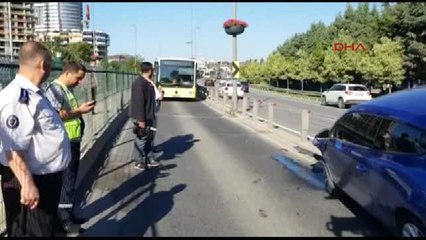 Otomobil Metrobüs Yoluna Girdi; Seferler Aksıyor