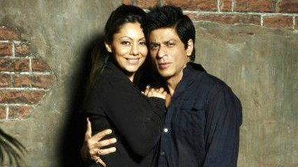 Shah Rukh Khan Take A Fashion Tip From Wife Gauri Khan