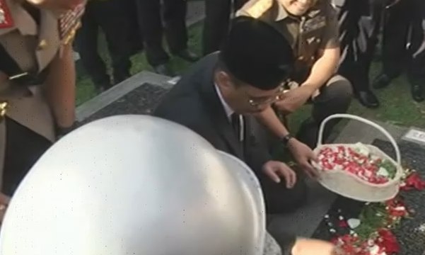 Djarot Ziarah ke Taman Makam Pahlawan Kalibata