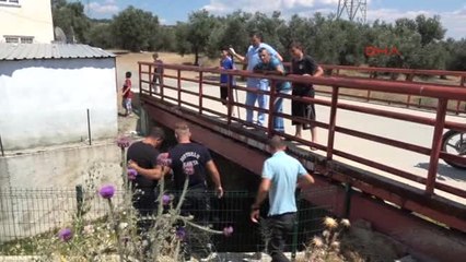 Balıkesir Su Kanalına Düşen Köpeği Zabıta Kurtardı